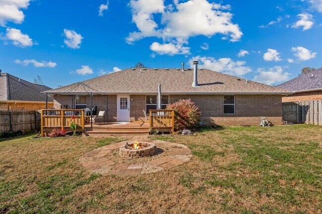 Building Photo - PRE-LEASING! 3 Bedroom in Battlefield