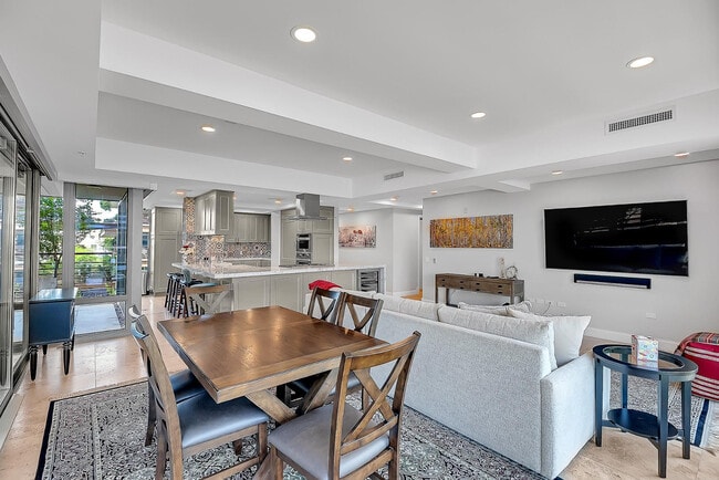 Building Photo - 7127 E Rancho Vista Dr