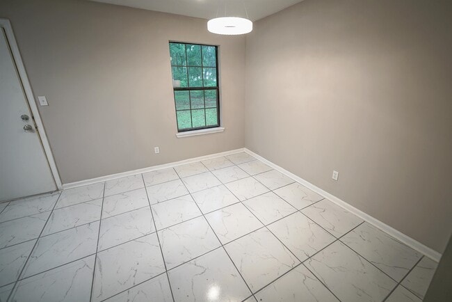 Building Photo - 8407 Lenova Ln