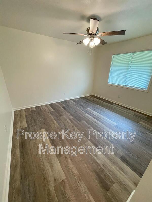 Building Photo - 5360 Spencer Ln