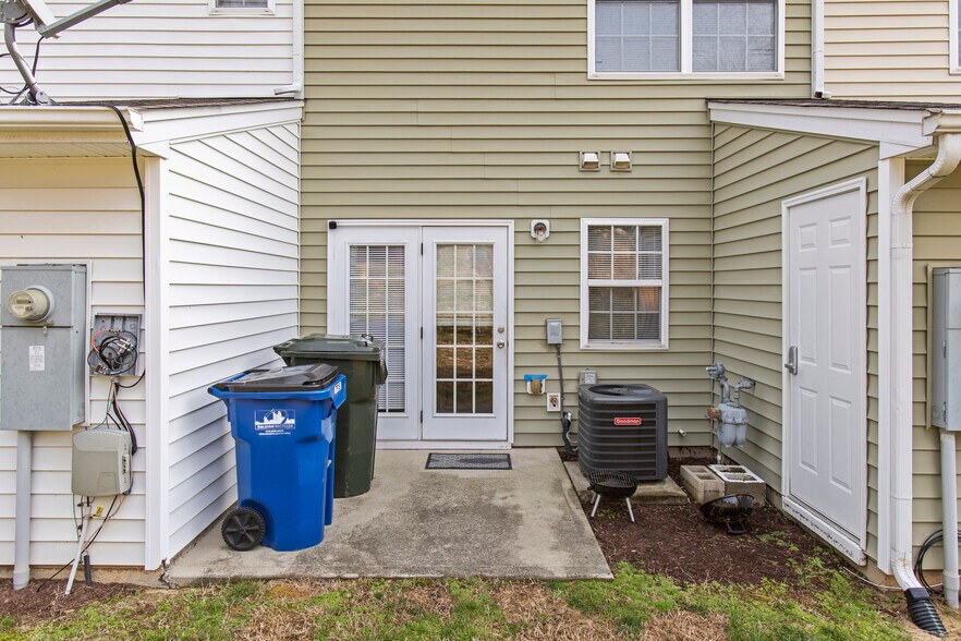 Building Photo - 7915 Averette Hill Dr