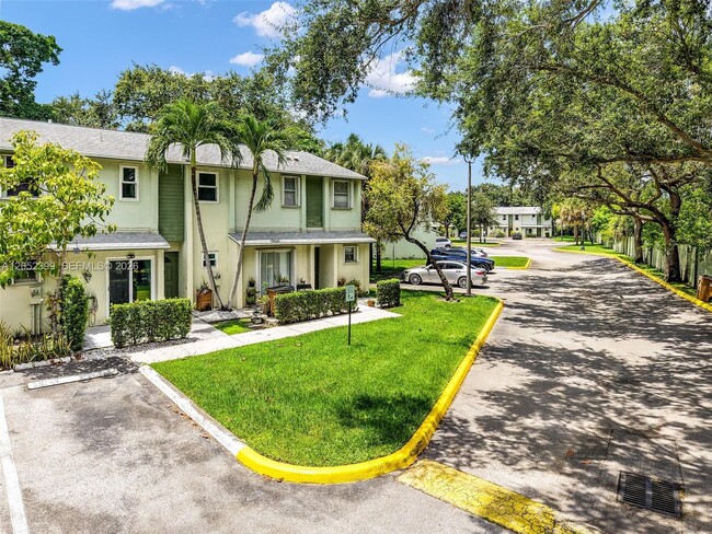 Building Photo - 785 Crystal Lake Dr