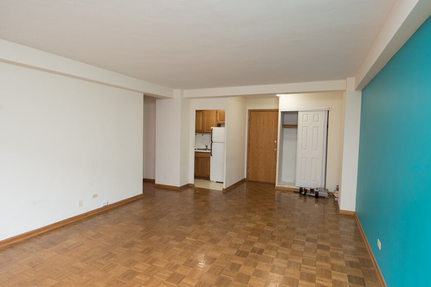 Building Photo - 4180 N Marine Dr