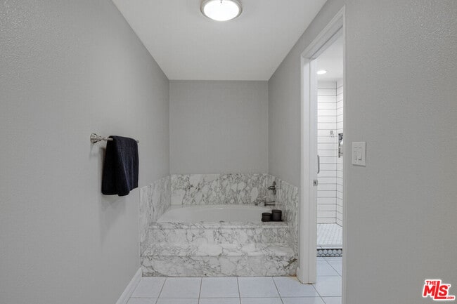 Building Photo - 8642 Gregory Wy