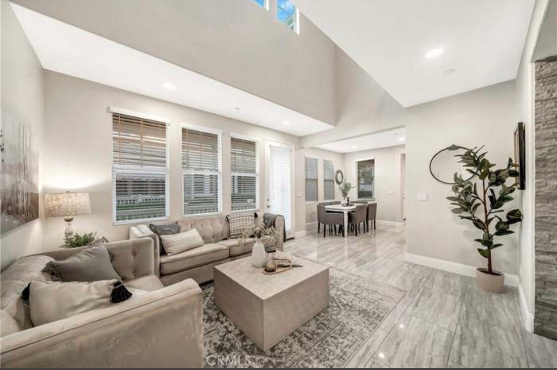 Building Photo - 16 Shelburne St