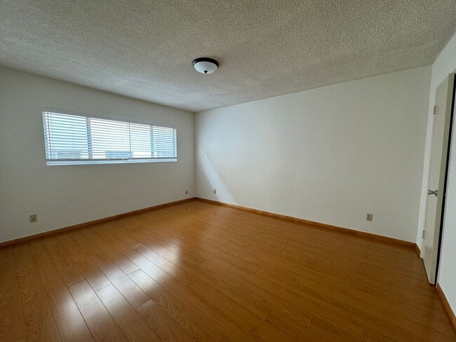 Building Photo - Excellent Location! Minutes from Beverly H...