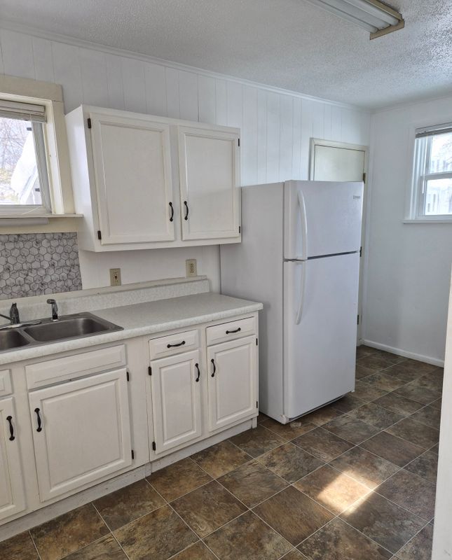 Building Photo - 212 Sycamore St