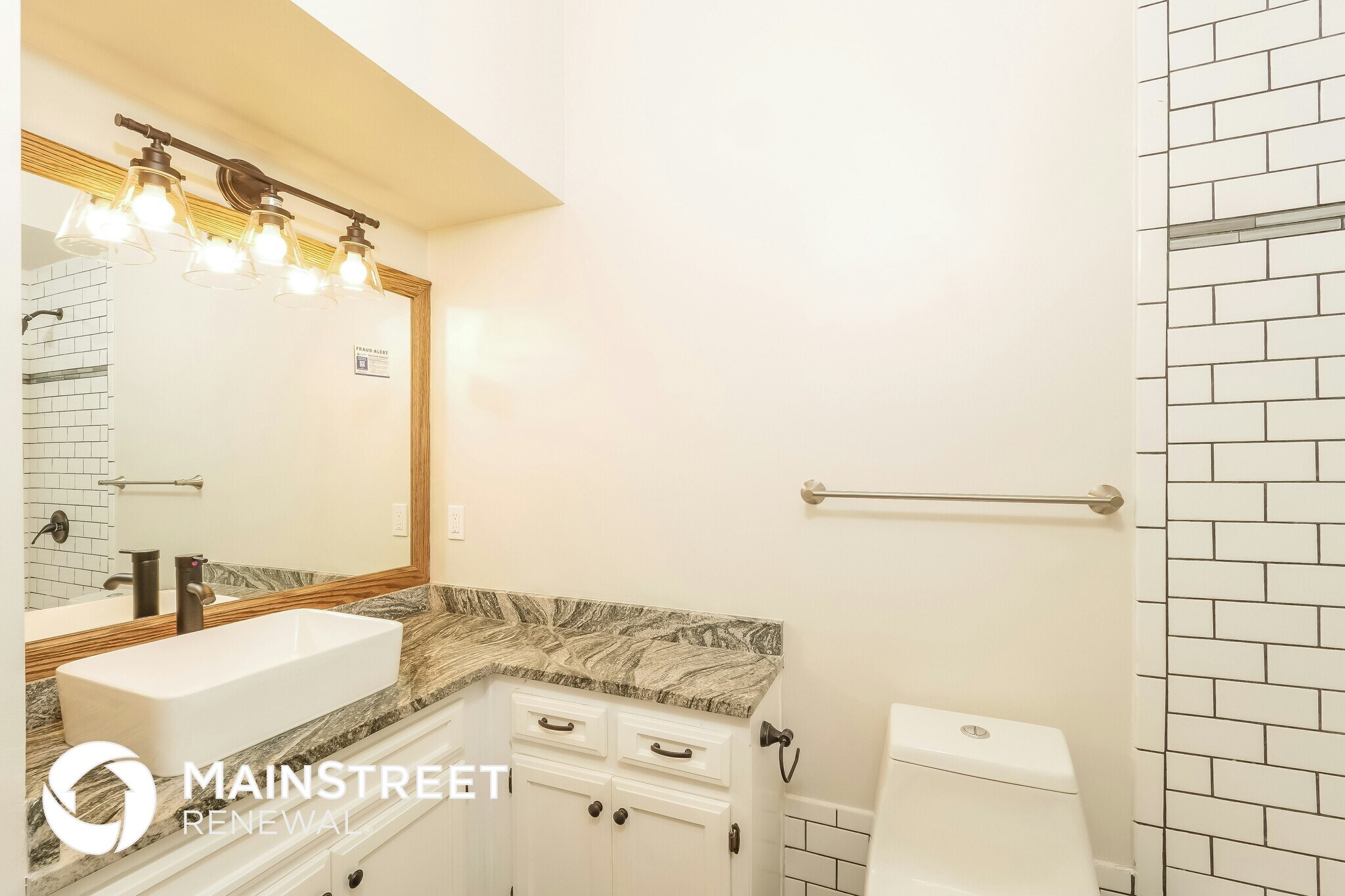 Building Photo - 109 NW Chestnut St