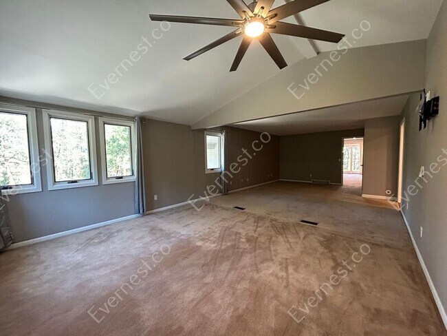 Building Photo - 4891 W Chippewa Dr