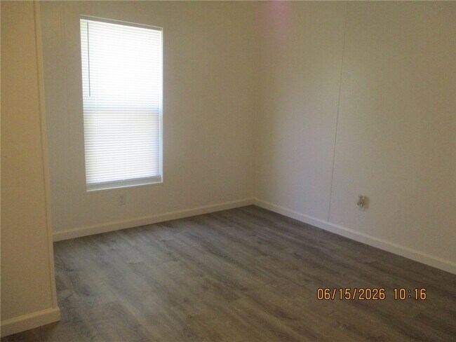 Building Photo - 569 Harbor Dr