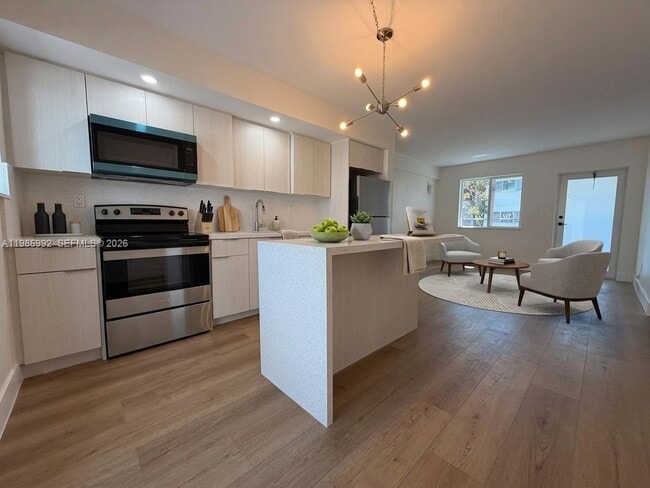 Building Photo - 1904 SW 17th Ave