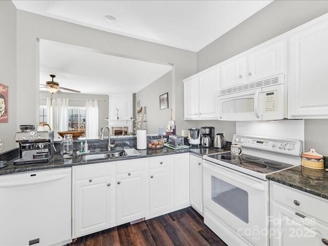 Building Photo - 10436 Winslet Dr