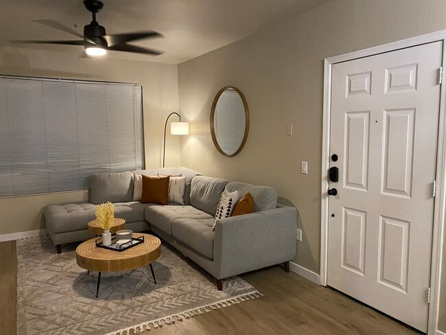 Building Photo - 4925 E Desert Cove Ave