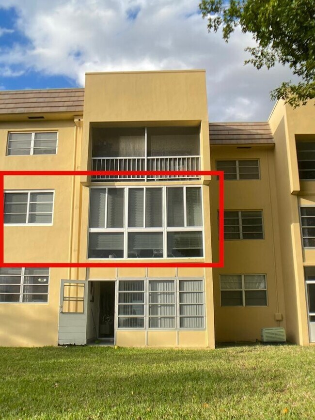 Building Photo - 6150 NW 62nd St