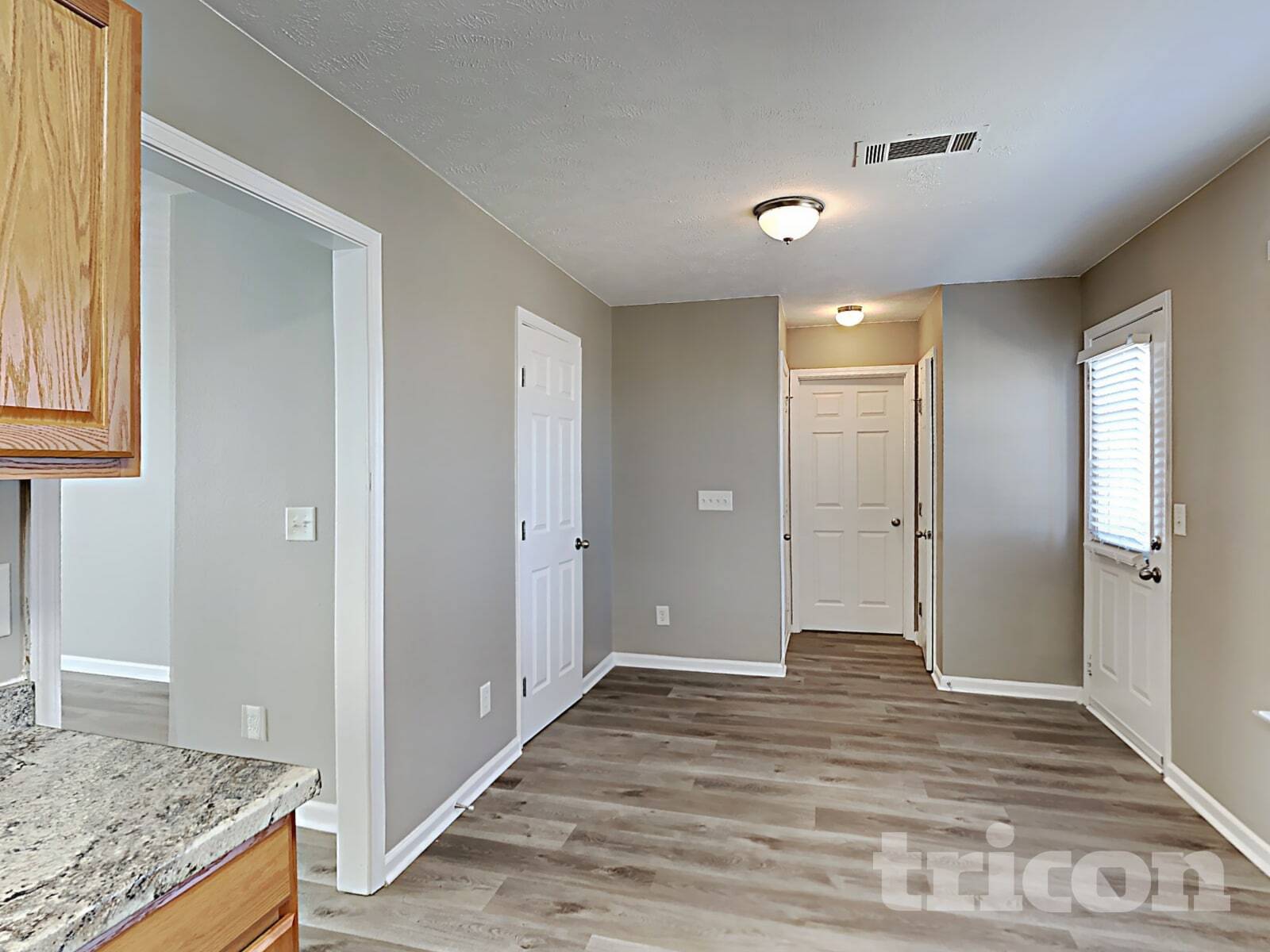 Building Photo - 700 Holland Ridge Dr