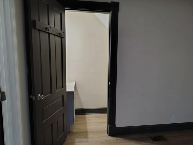 Building Photo - 3 Bed, 1.5 Bath home– Move-In Ready!