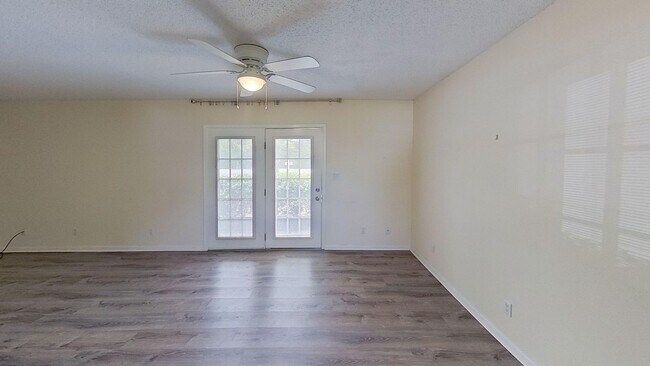 Building Photo - 181 Maple St