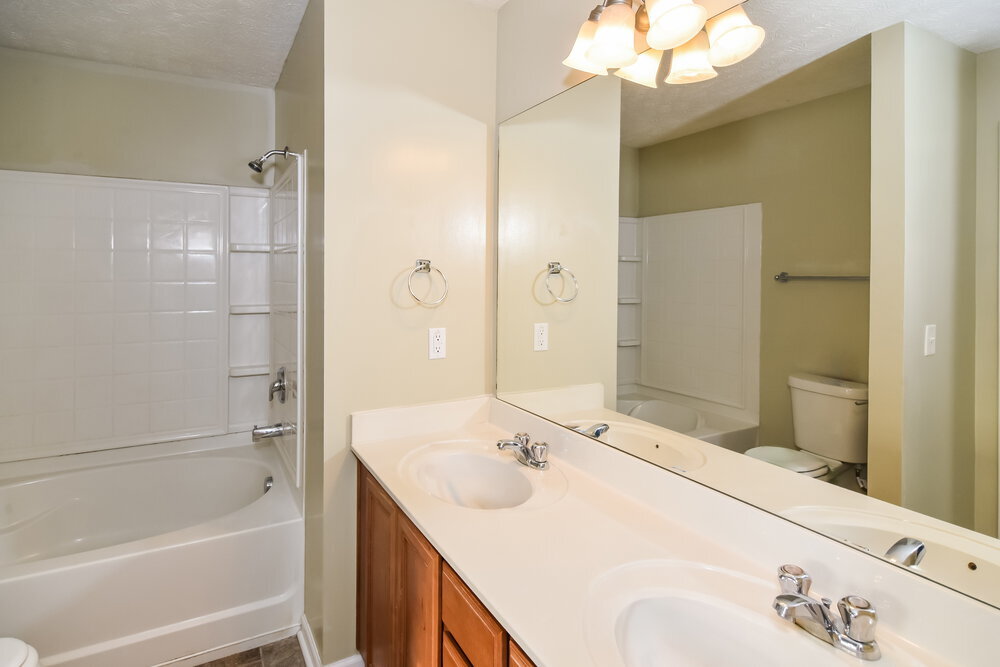 Building Photo - 176 Lyndhurst Dr