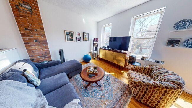 Building Photo - Stunning 1BR in Historic East Rock Building | Exposed Brick | Near Yale SOM