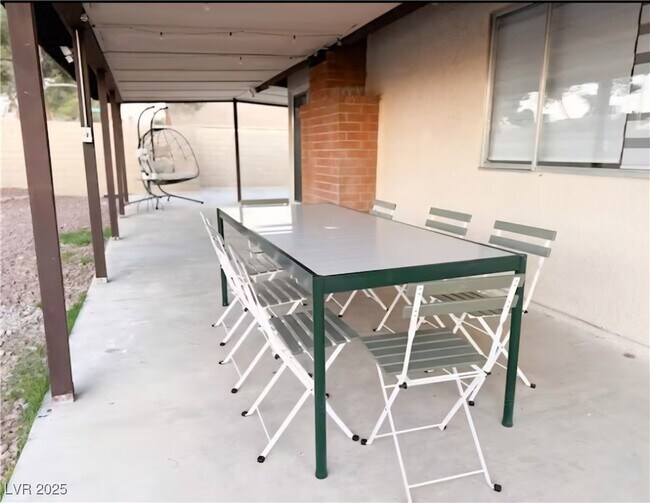 Building Photo - 6969 Paddington Way