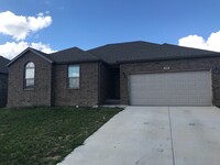 Building Photo - 3 Bedroom 2 Bath, all brick home in Republ...