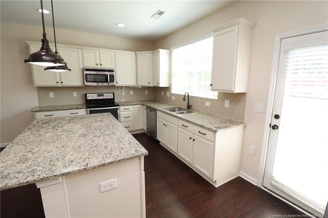 Building Photo - 1405 Regents Ln