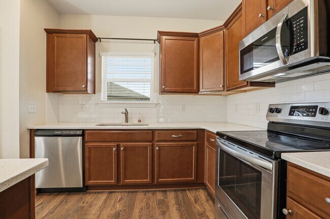 Building Photo - 52 Woodwater Cir