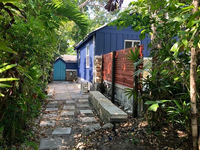 Building Photo - 824 35th St