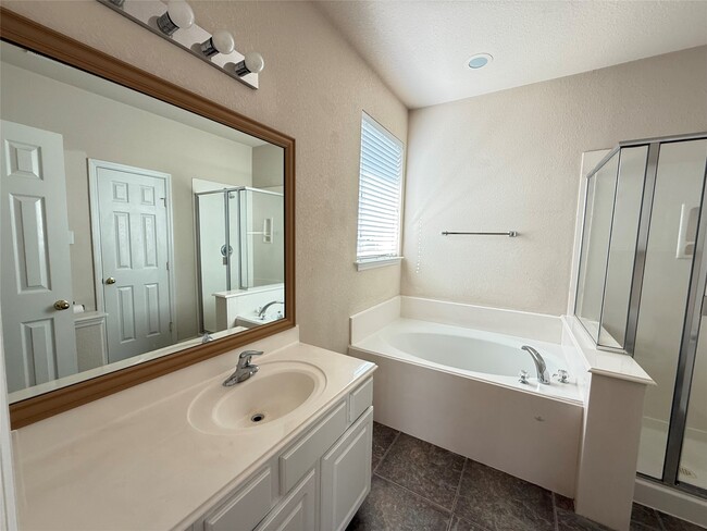 Building Photo - 3118 Creek Bank Ln