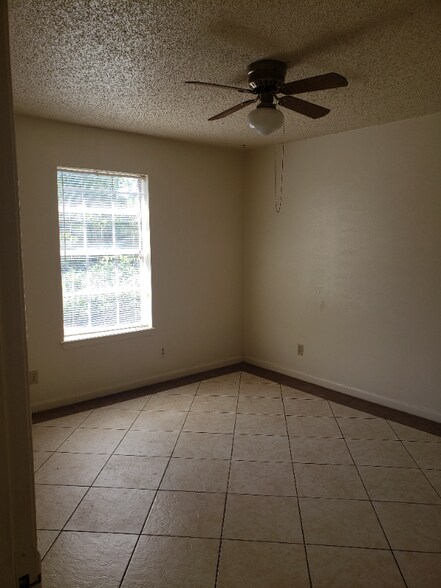Building Photo - 304 Reel Rd