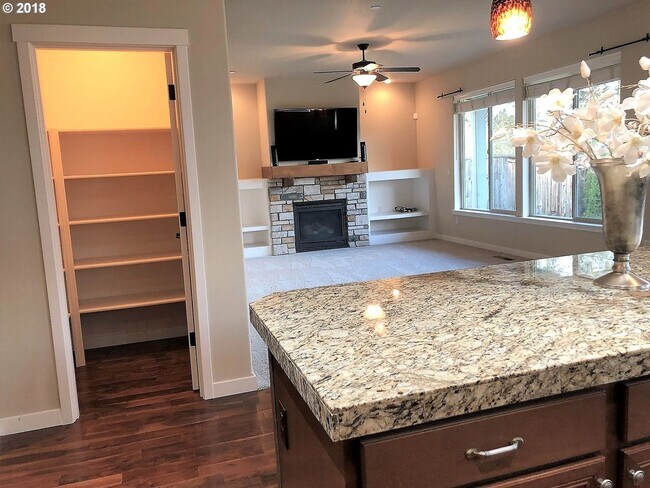 Building Photo - 3-Bedroom Home in SW Beaverton!