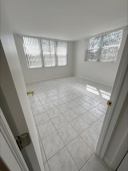 Building Photo - 3001 W Rolling Hills Cir