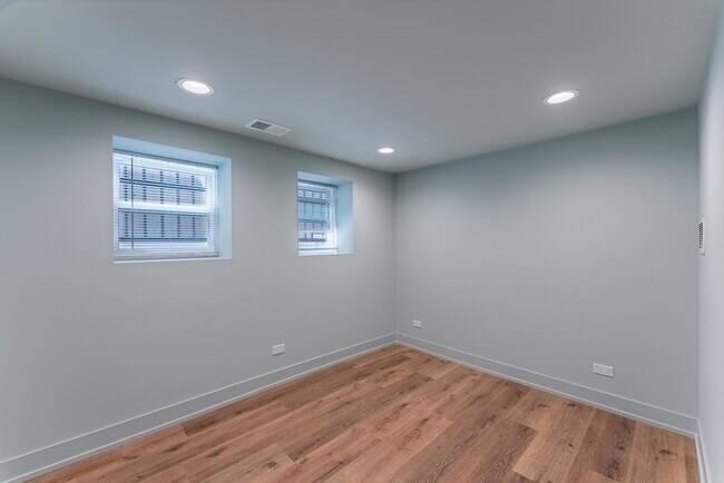 Building Photo - 4716 N Winthrop Ave