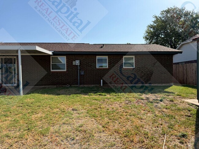 Building Photo - 804 Ranchoak Dr