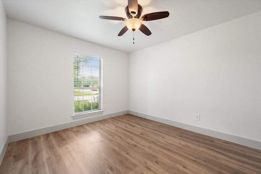 Building Photo - 5021 Bayberry Dr