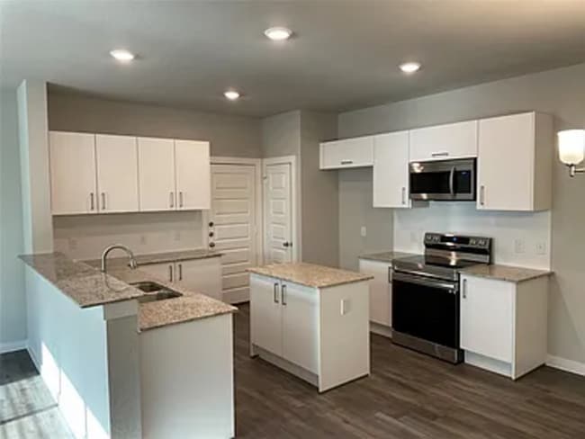 Building Photo - 9807 Grosbeak Ln