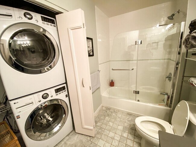 Building Photo - 323 Boylston St