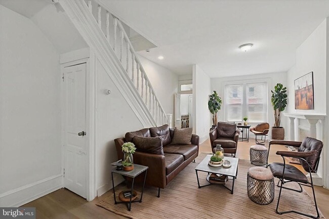 Building Photo - 2054 W Glenwood Ave