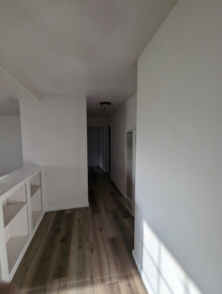 hallway to master - 11200 CA-99