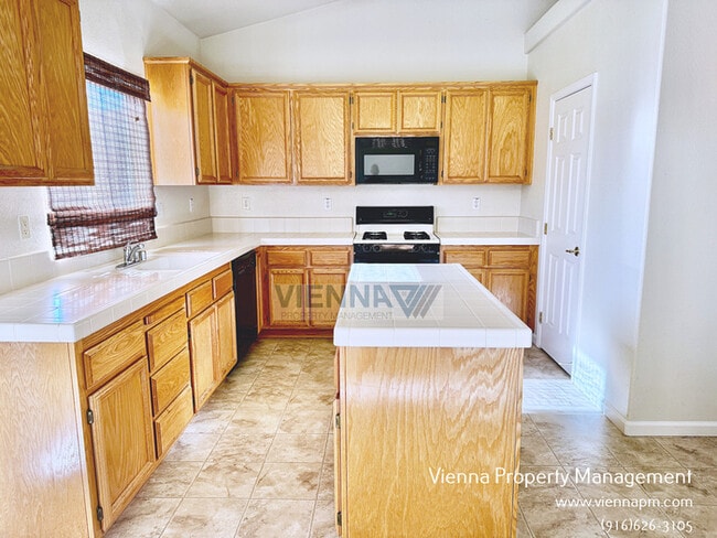 Building Photo - 1755 El Camino Verde Dr