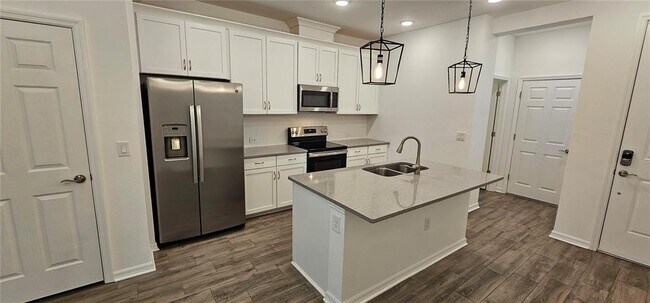 Building Photo - 4012 Via Sienna Cir