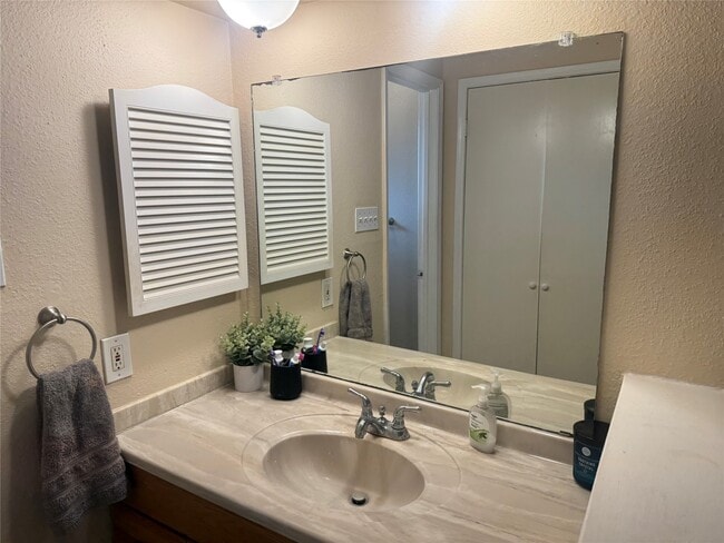 Building Photo - 3127 Pecan Point Dr