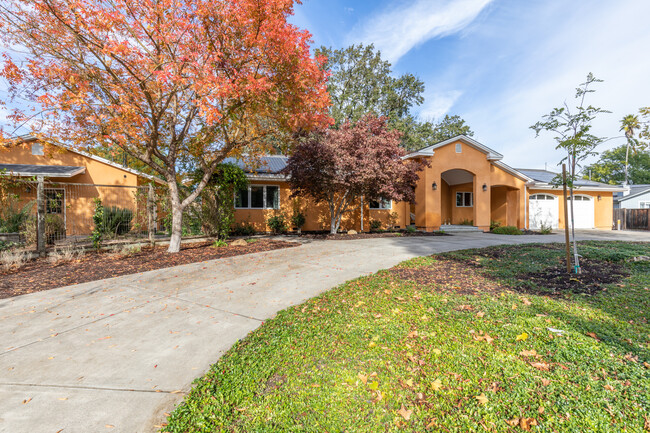 Driveway & Front Entrance - 9821 Dawn Way