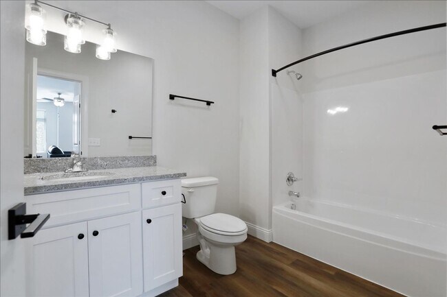 Building Photo - 302 W Clark St