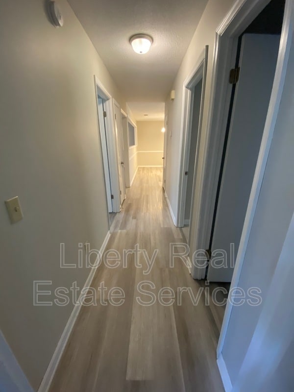Building Photo - 105 Maid Marian Ct