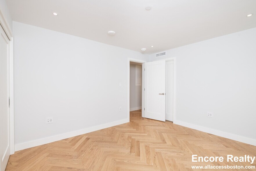 Building Photo - 12 Commonwealth Ave