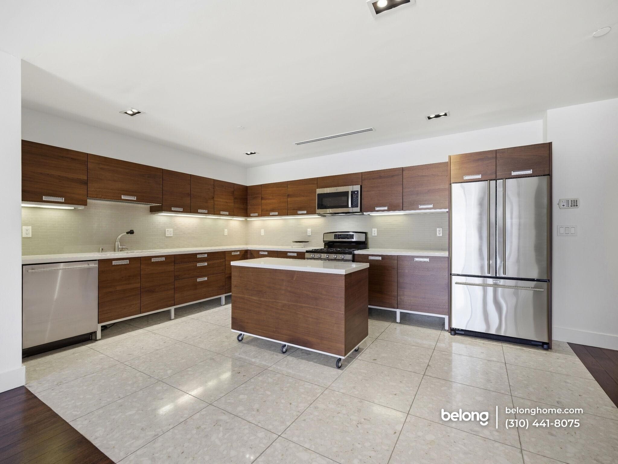 Building Photo - 6735 Yucca St