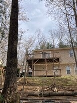 Outdoor access - 10 Hillsboro Dr