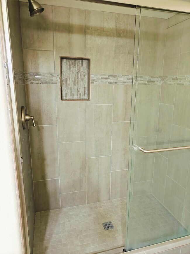 1st floor remodeled bathroom. - 900 S 94th St