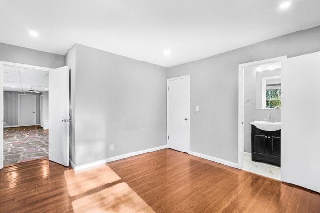 Primary Bedroom - 27 Hillcrest Rd